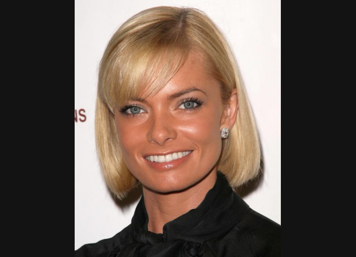 Jaime Pressly's fashionable bob haircut