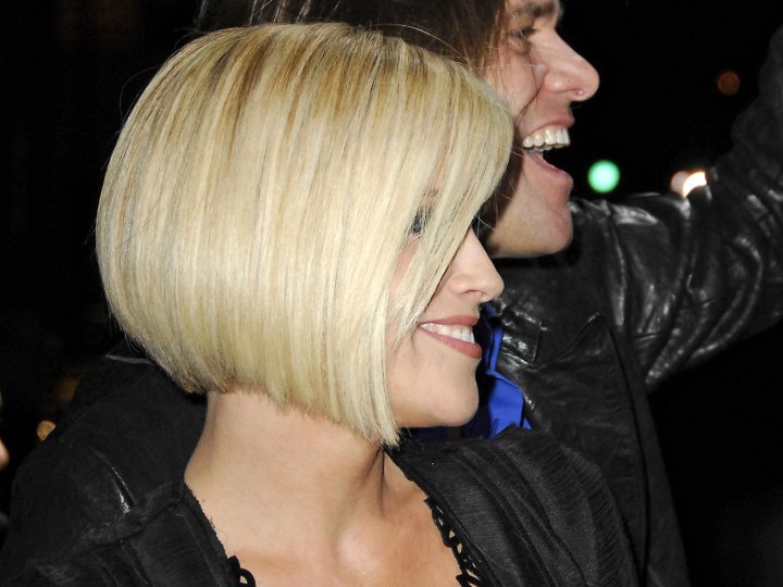 Side view of Jenny McCarthy's slightly angled bob