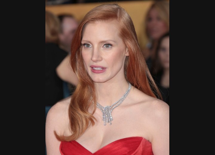 Jessica Chastain's long hairdo for an Old Hollywood look