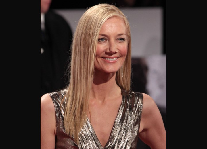 Joely Richardson wearing her hair long and straight