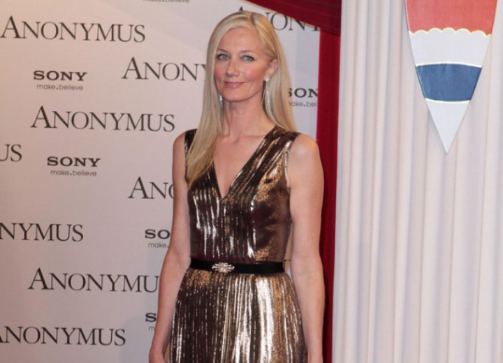 Joely Richardson - Ageless look with naturally styled long hair