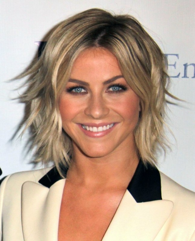 Julianne Hough wearing her hair in a curled bob with spice