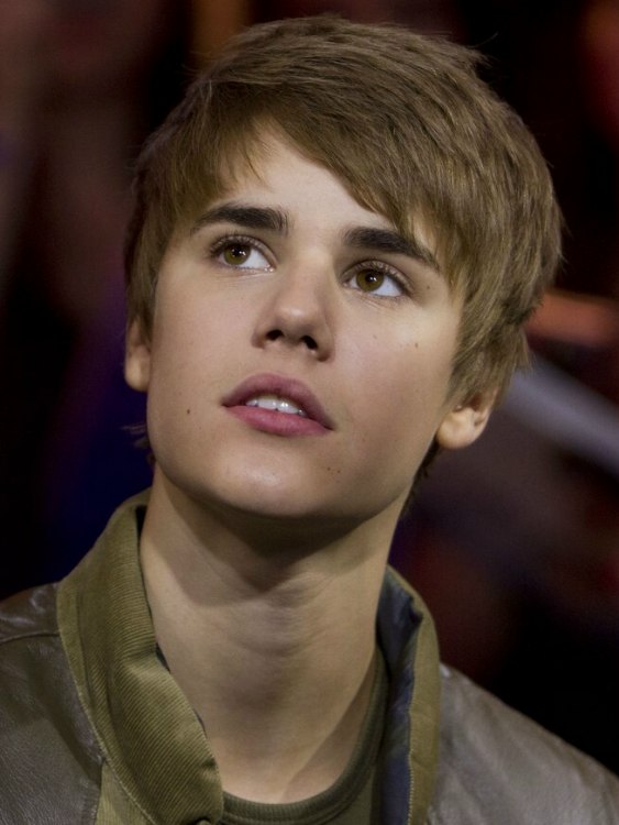 Justin Bieber's haircut resembling the Beatle haircut