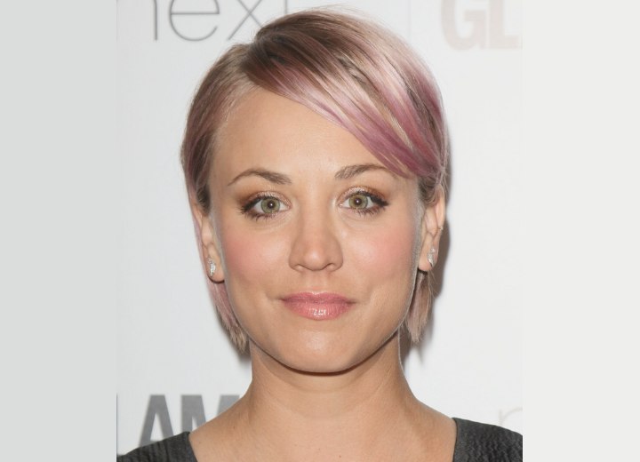 Kaley Cuoco with pink hair