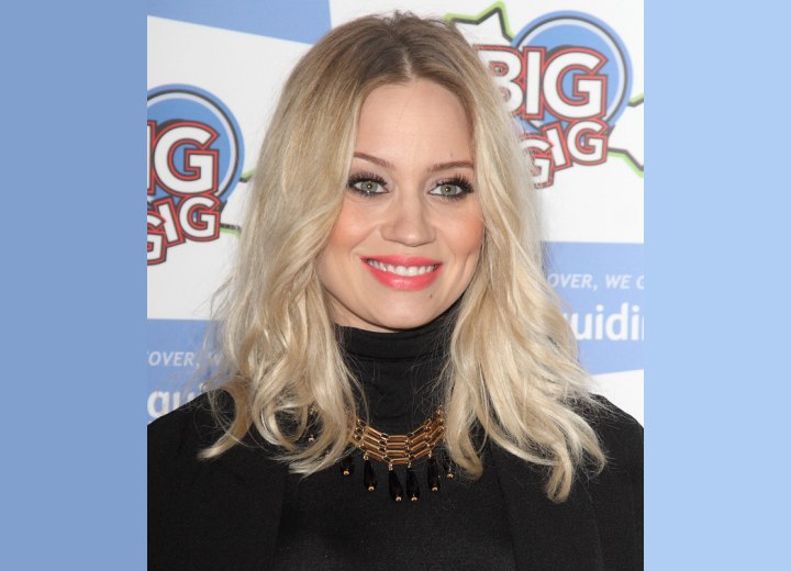 Kimberly Wyatt's long hair during pregnancy