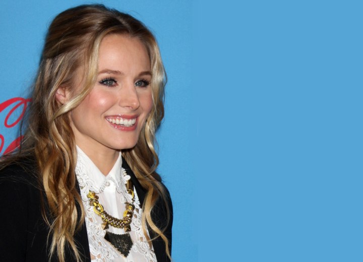 Kristen Bell wearing her hair long with feminine waves