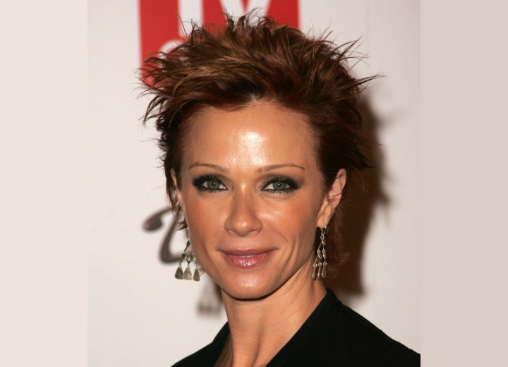 Lauren Holly wearing her hair short and spikey