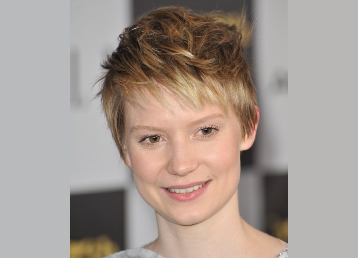 Mia Wasikowska - Low maintenance hairstyle for short hair