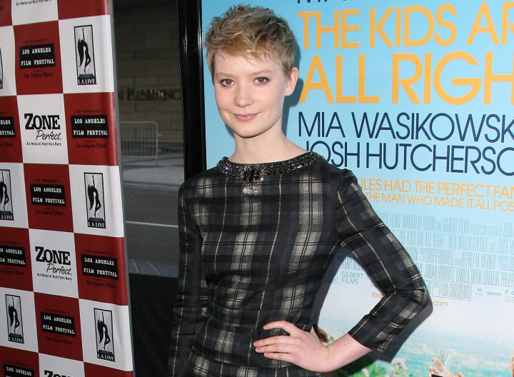 Mia Wasikowska - Girly look for short hair