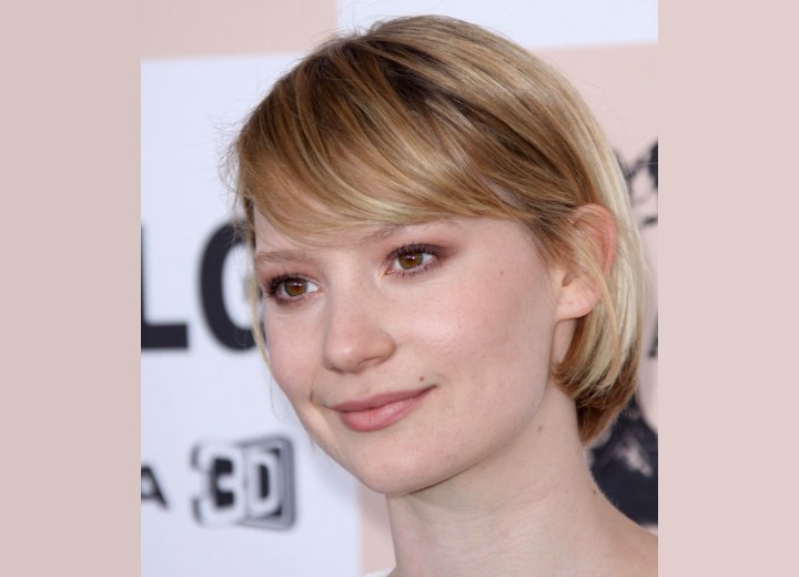 Mia Wasikowska - Bob hairstyle cut with rounded layers