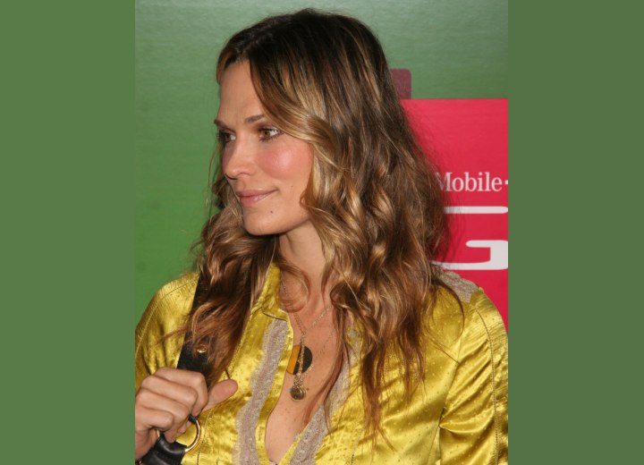 Molly Sims with long curly hair