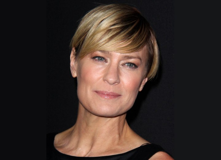 Pixie cut for older women - Robin Wright