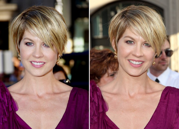 Jenna Elfman's blonde pixie hairstyle with an off center Jenna Elfman's blonde pixie hairstyle with an off center