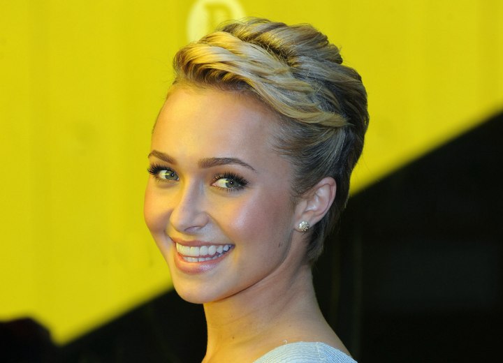 Pixie cut with twisted hair - Hayden Panettiere