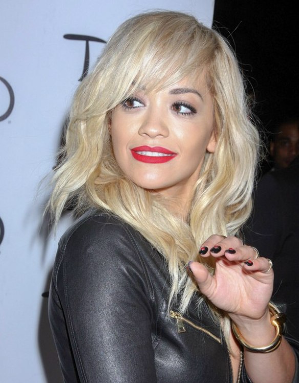 Rita Ora  Long hairstyle with loose waves and hair extensions