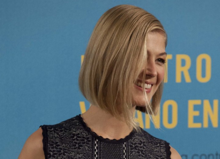 Rosamund Pike - Bob with longer hair in the front