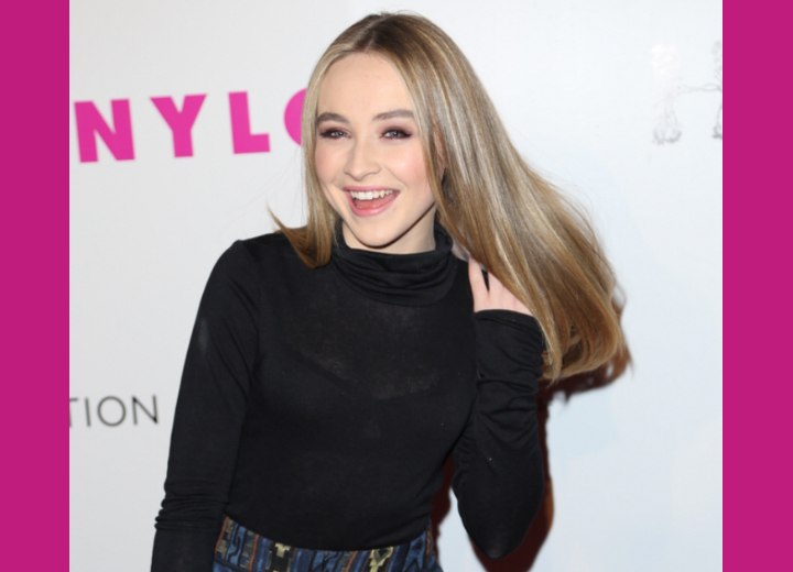 Sabrina Carpenter hairstyle