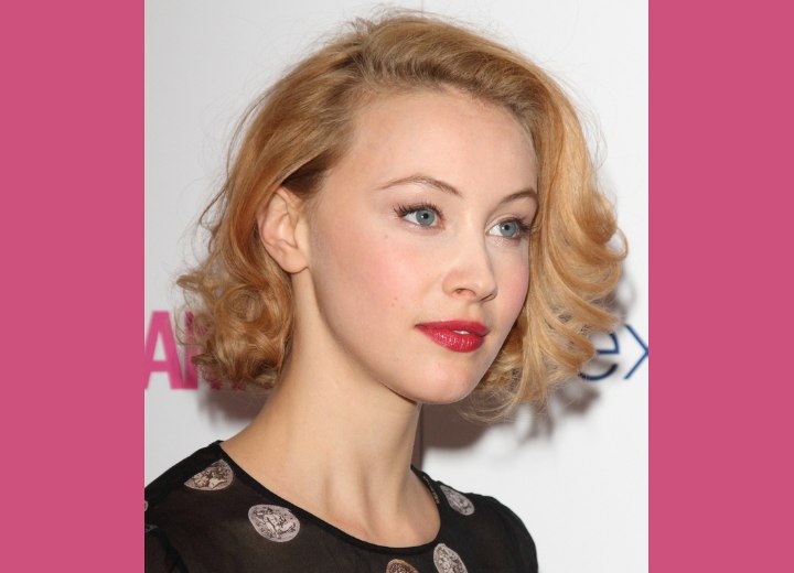 Sarah Gadon's hair
