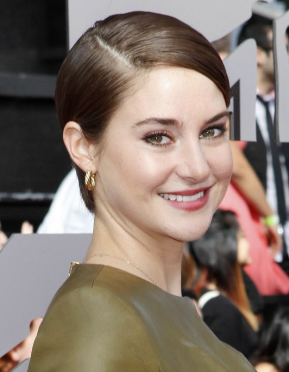 Shailene Woodley wearing her short hair simple and slicked back with  wet-look gel