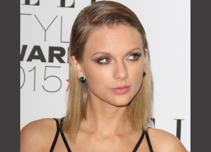 Taylor Swift wearing her hair side parted and slicked back