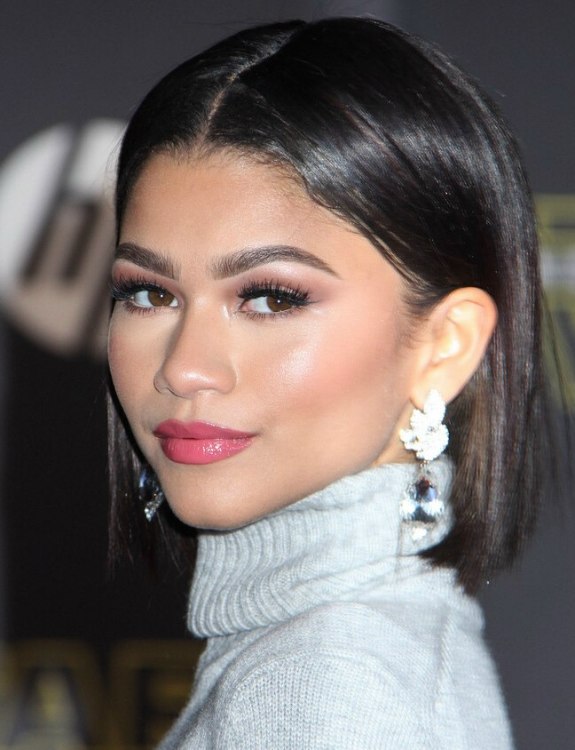 Zendaya Coleman's Bob Hairstyle And Turtleneck | art-kk.com