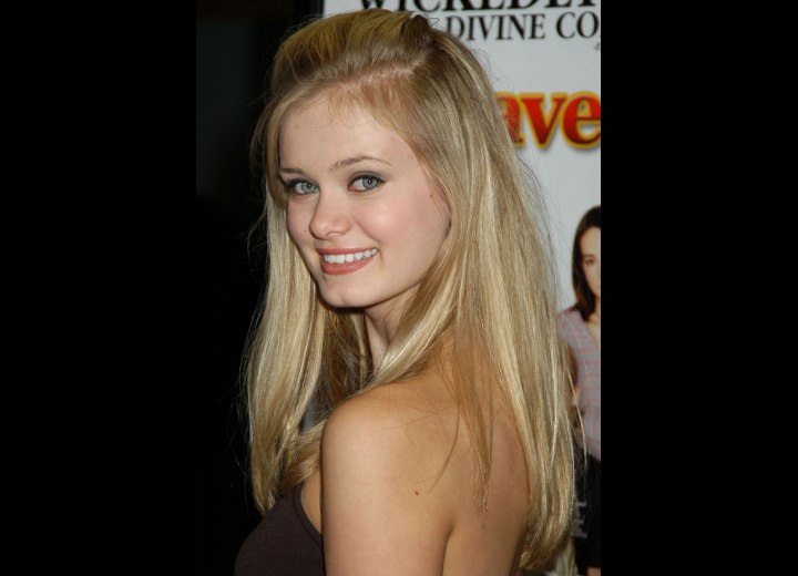 Sara Paxton - Long blonde hair with lift