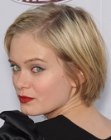 Sara Paxton's short hairstyle with a tapered neckline