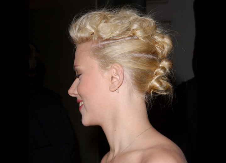 Updo with small knots - Scarlett Johansson