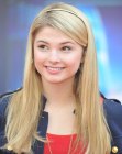 Stefanie Scott's long blonde hair with straight styling