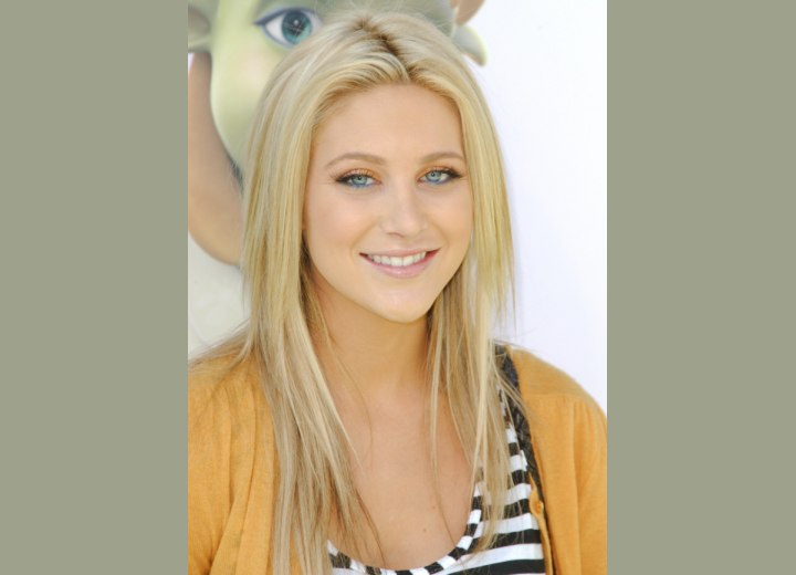 Stephanie Pratt - Long straightened hair with a center part