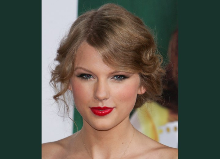 Taylor Swift wearing her hair in a loose upstyle
