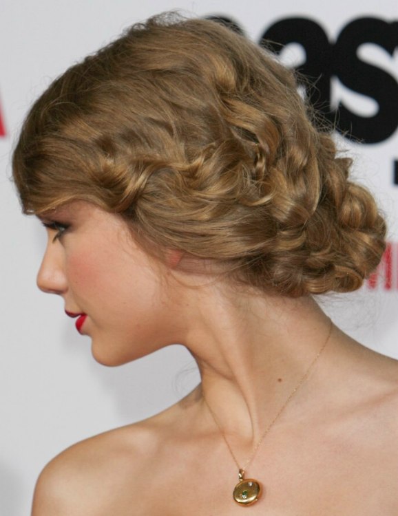 Taylor Swift Hair braided and gathered into a large 