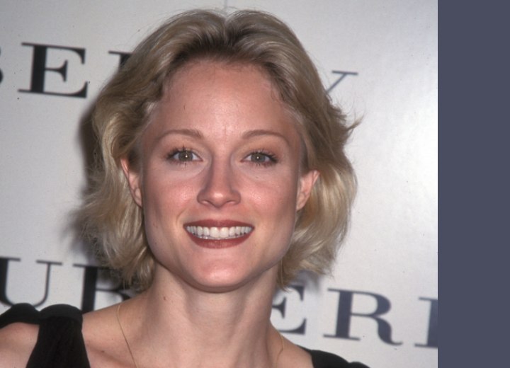 Teri Polo - Short out of the face hairstyle