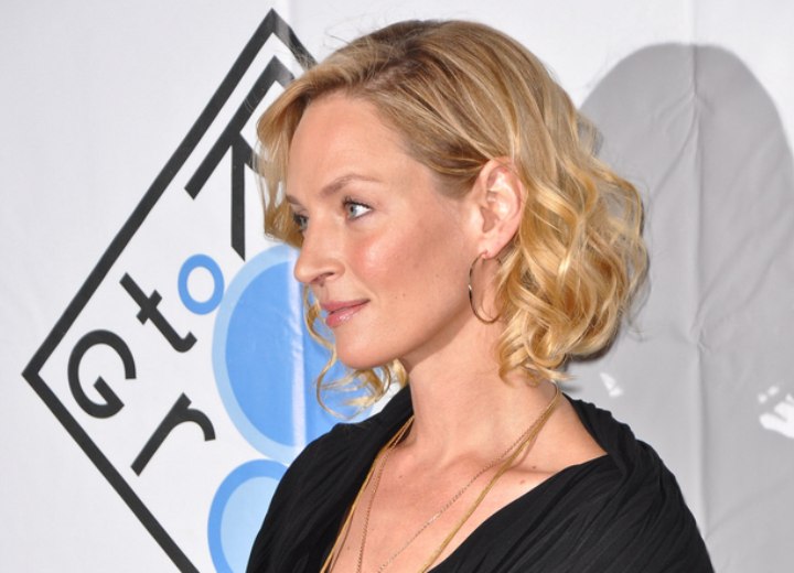 Uma Thurman wearing her hair with cylinder curls