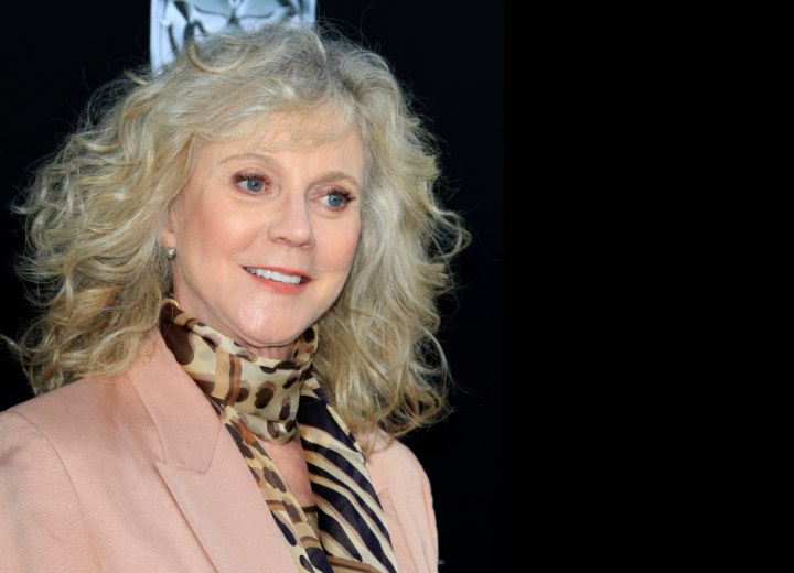 Haare von Blythe Danner