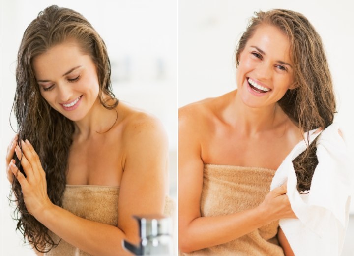 Wie du deine Haare mit den Fingern und einem Handtuch trocknest