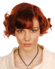 moderne Frisur mit Locken