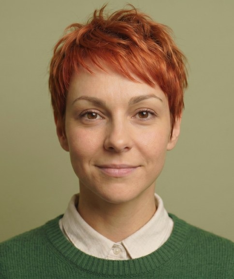 Corte pixie cobrizo despeinado