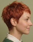 Corte pixie cobrizo despeinado
