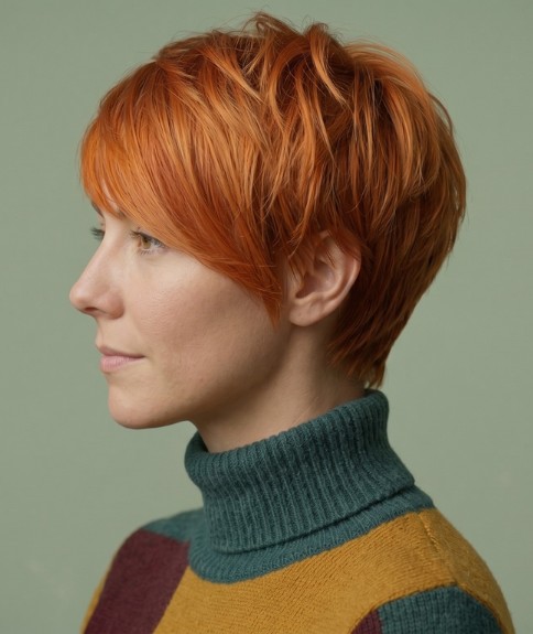 Estilo corto para cabello pelirrojo - Vista lateral