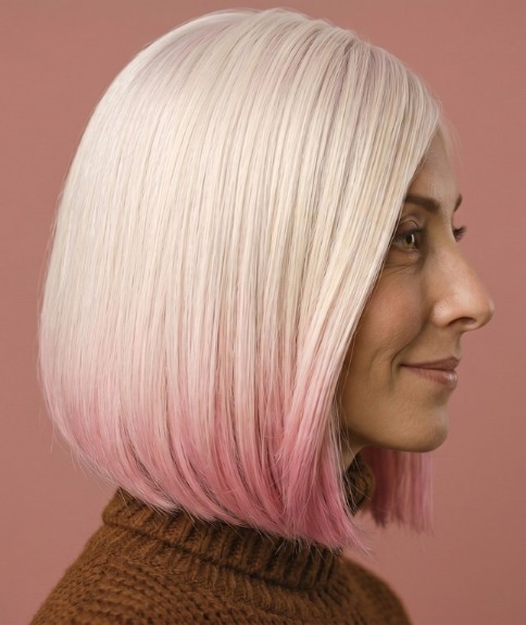 Cabello rubio con reflejos rosas - Vista lateral