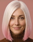 Peinado bob con degradado de rubio a rosa