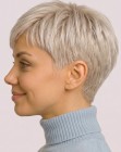 Corte pixie rubio con capas