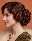 Cabello cobrizo de los años 1910 con ondas