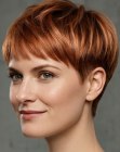 Corte pixie moderno rubio cobrizo con forma de tazón
