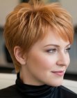 Corte pixie rubio fresa