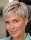 Corte pixie para cabello rubio