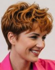 Corte pixie para cabello rizado