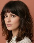 Cabello oscuro con ondas naturales