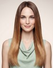 Cabello lacio con raya al medio